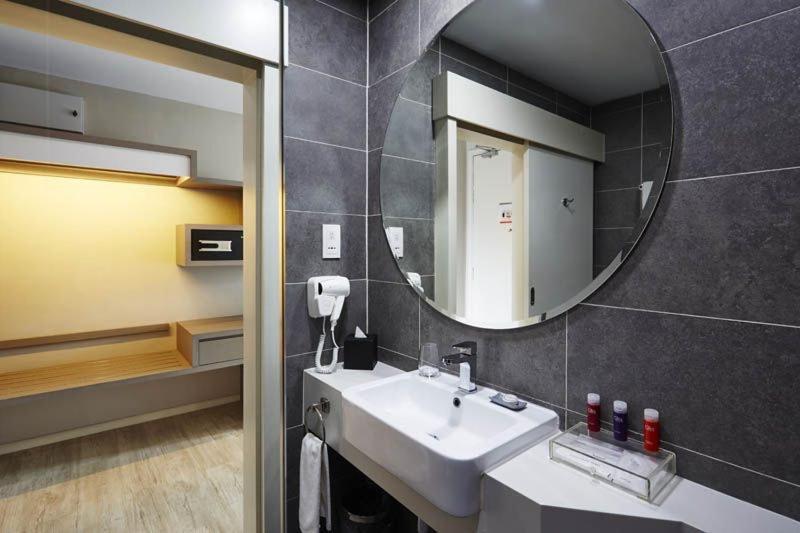 Q Damansara by Trillionz Hotel Petaling Jaya Luaran gambar